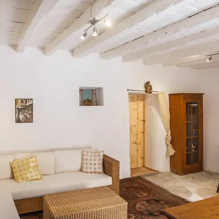 Red Door House Apartman *